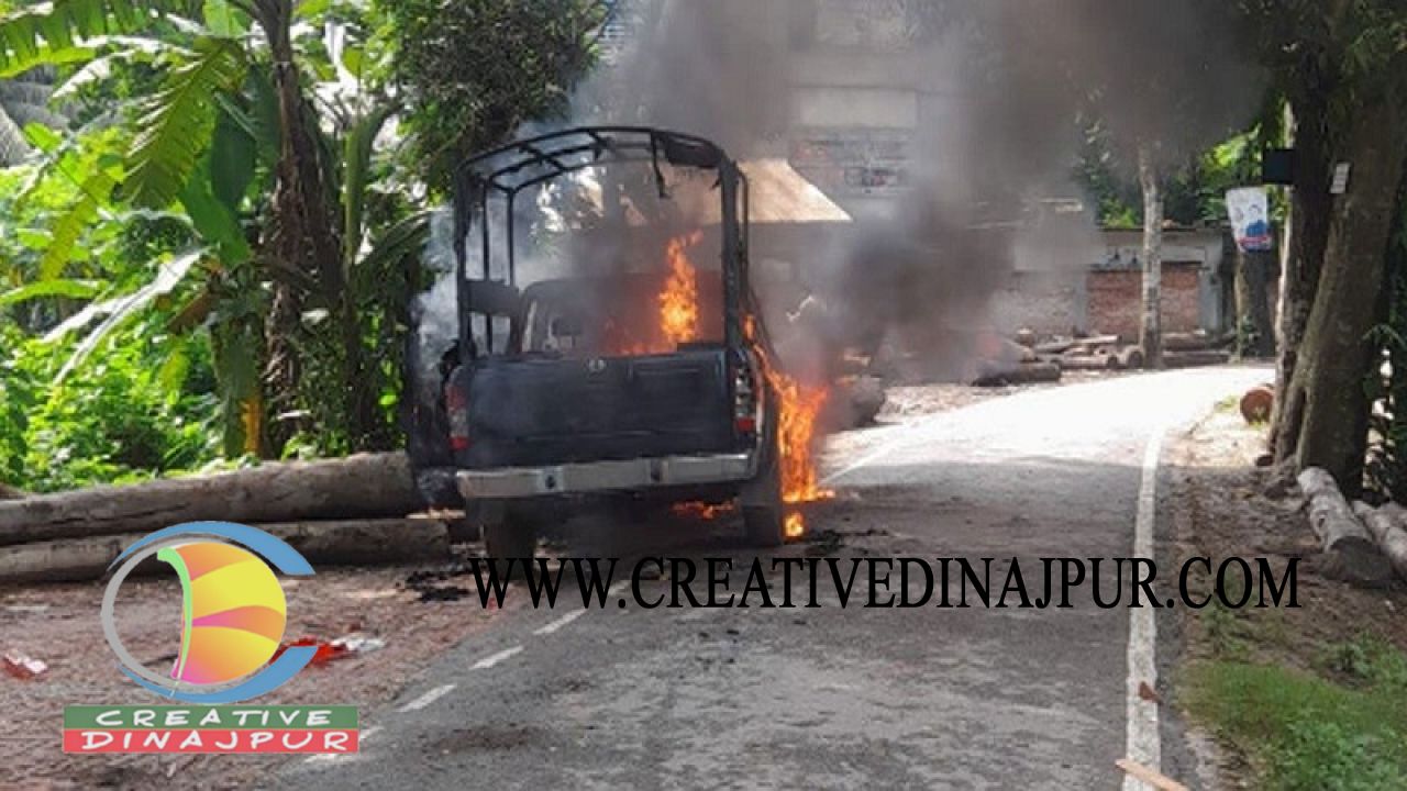 গোপালগঞ্জে পুলিশের গাড়িতে আগুন