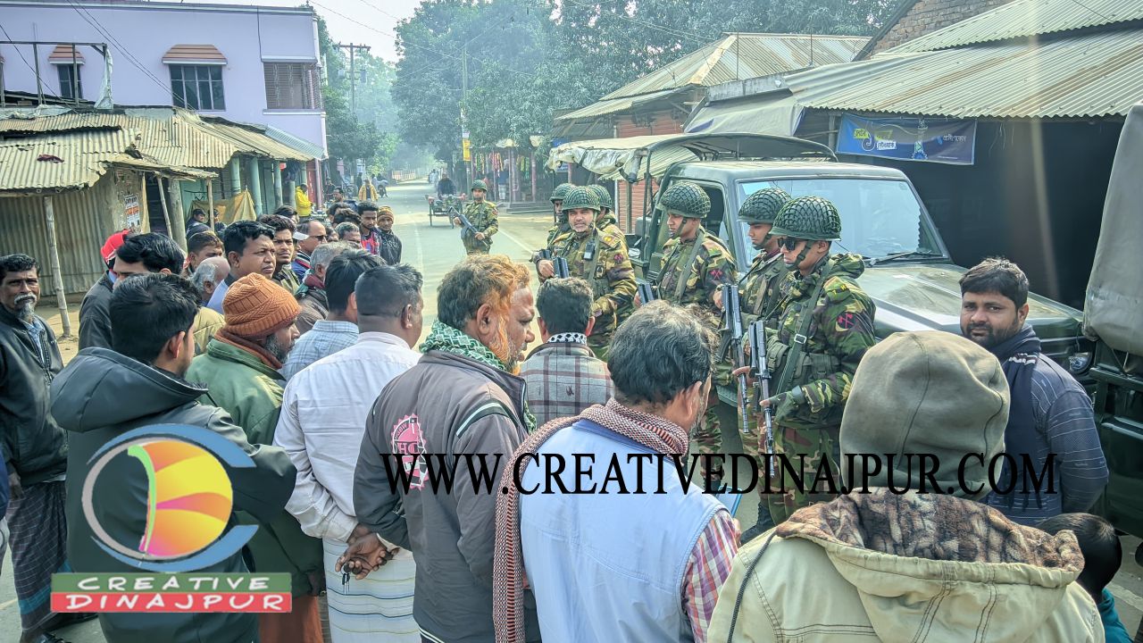 নবাবগঞ্জে জাতীয় সংসদ নির্বাচনকে ঘিরে আইনশৃঙ্খলা পরিস্থিতি স্বাভাবিক রাখতে সেনাবাহিনীর টহল জোরদার