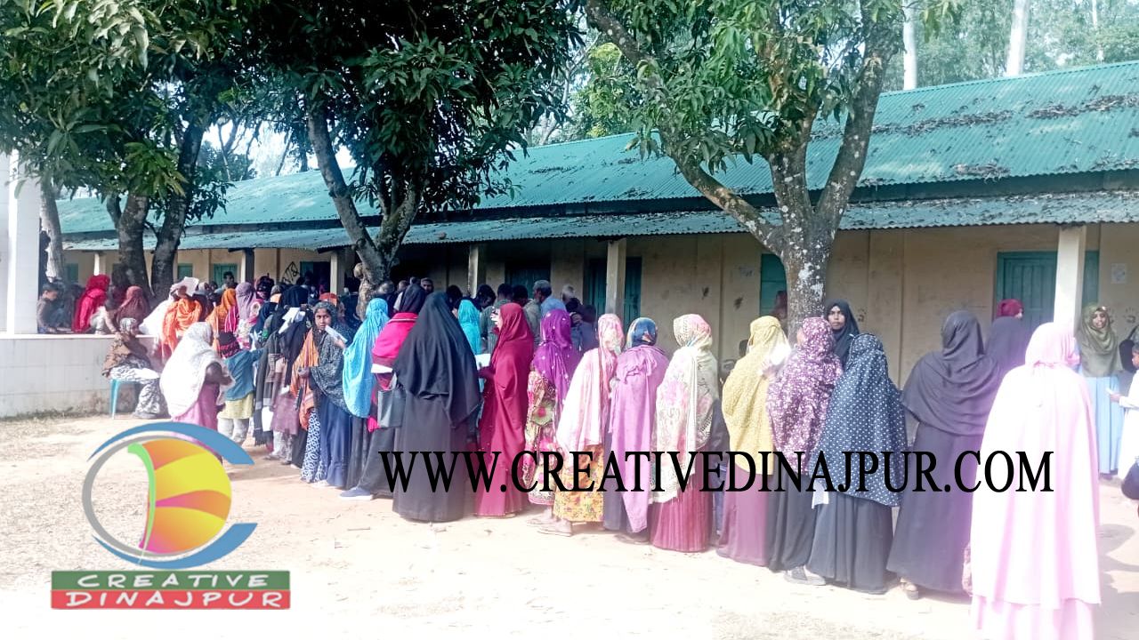 ঘোড়াঘাটে বিনামূল্যে বিশেষজ্ঞ চিকিৎসা, মেডিকেল ক্যাম্পে মানুষের ঢল