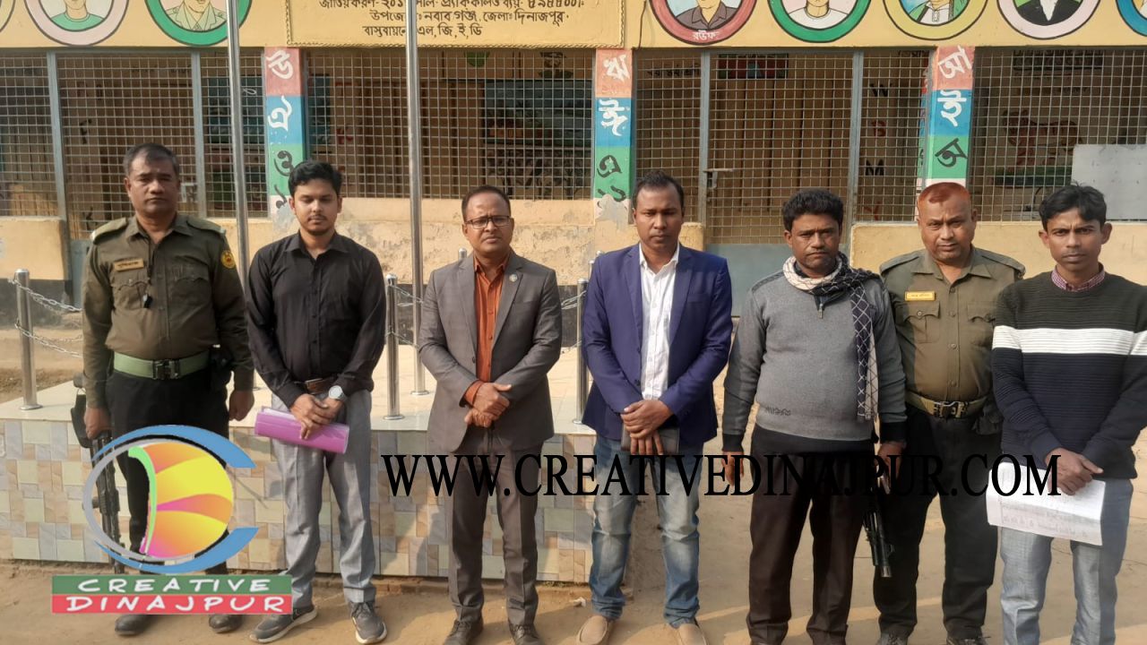 ত্রয়োদশ জাতীয় সংসদ নির্বাচন উপলক্ষে নবাবগঞ্জে ভোটকেন্দ্র পরিদর্শন করলেন ইউএনও জিল্লুর রহমান 