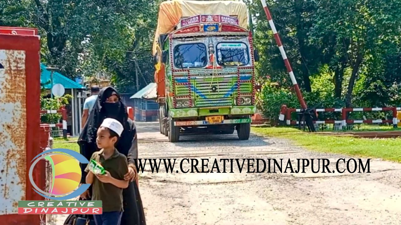 ঈদুল আযহার ছুটি শেষে হিলি স্থলবন্দর দিয়ে আমদানি রপ্তানি শুরু 