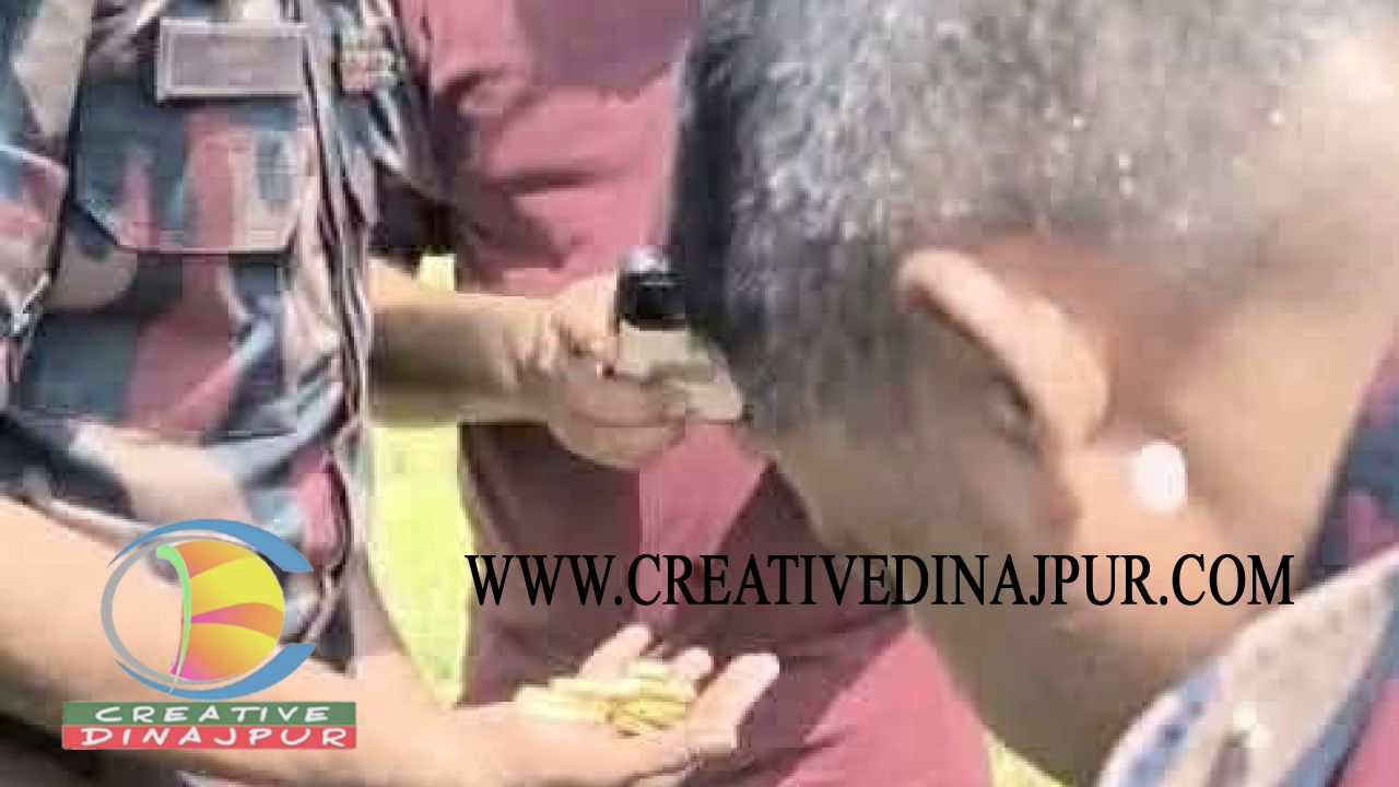 পাঁচবিবি সীমান্তে স্বর্ণের বারসহ চোরাকারবারি আটক