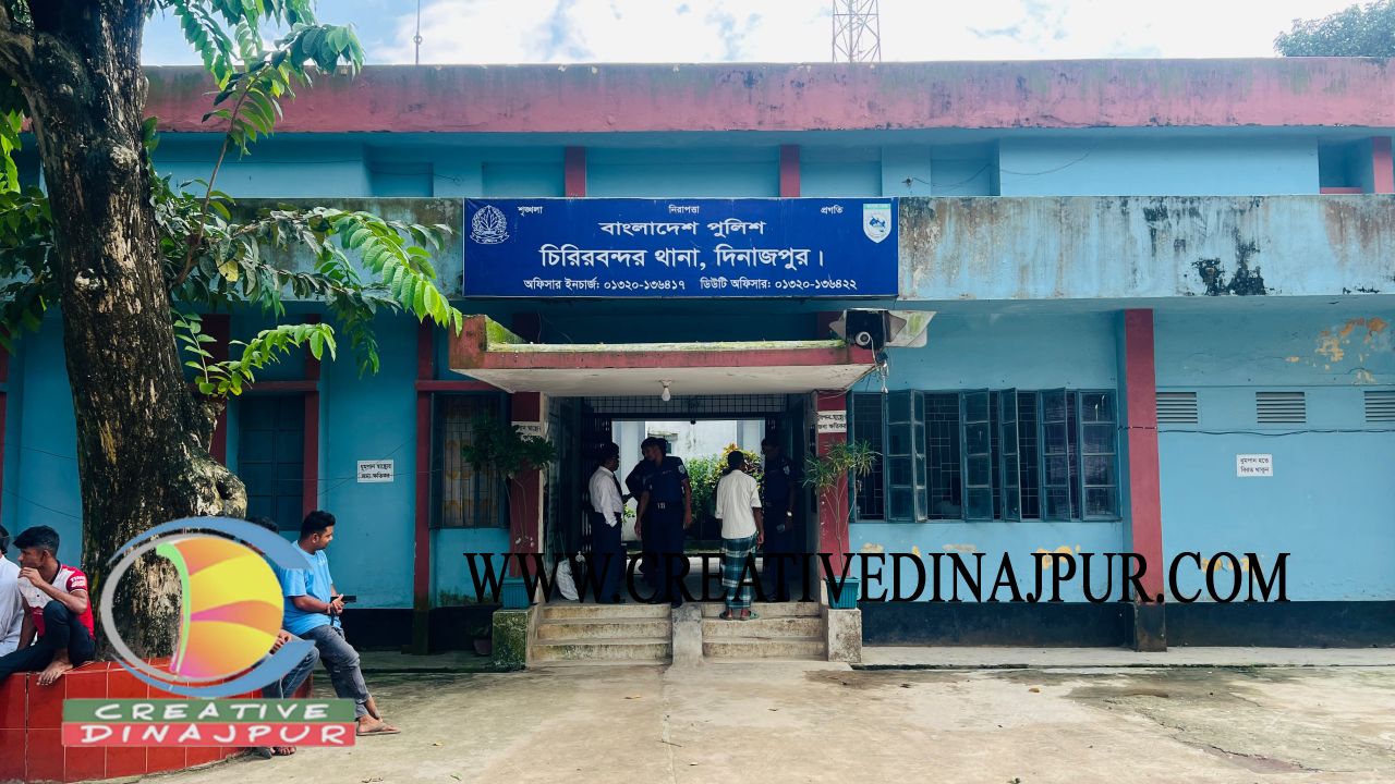 চিরিরবন্দরে যুবকের ঝুলন্ত লাশ উদ্ধার, টি-শার্টে হাতে লেখা বার্তা!
