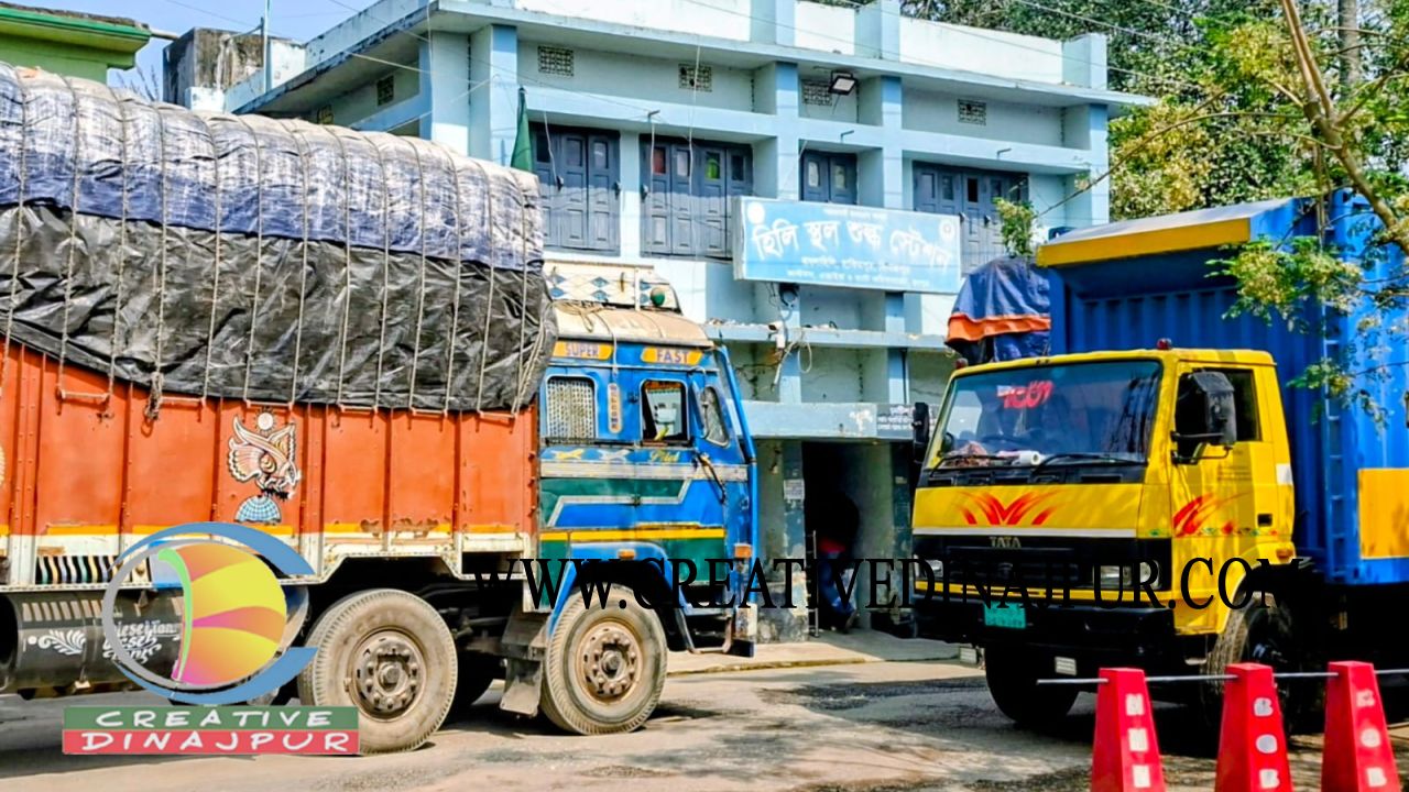 ভারতীয় ব্যবসায়ীদের ডাকা ধর্মঘটের তৃতীয় দিনে হিলি স্থলবন্দরে বন্ধ ছিলো আমদানি রফতানি
